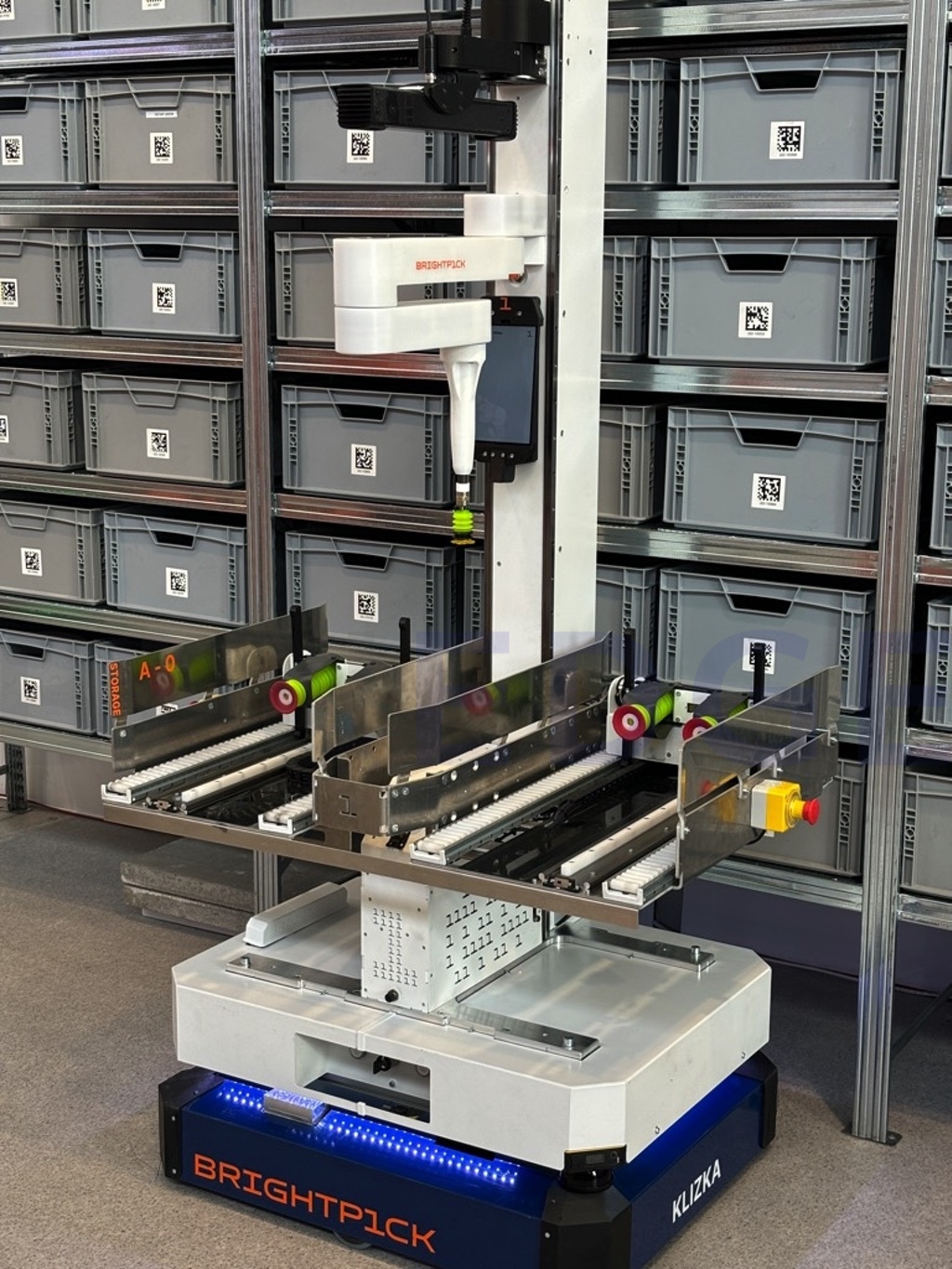 BLUEDGE LogiMAT2024 ピッキングロボット BRIGHTPICK 写真1:LogiMAT2024 BRIGHTPICK