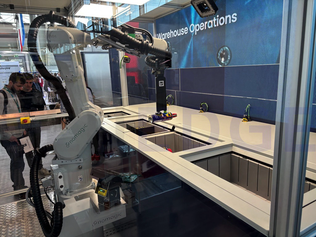 写真4:LogiMAT2024 nomagic robot